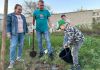 Зареченские первоклассники посадили деревья в память о Победе