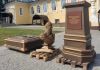 На Соборную площадь привезли памятник Александру I