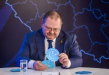 Мельниченко устроит мальчику экскурсию по правительству области