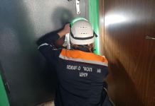 Пензенские спасатели успели спасти бабушку в запертой квартире