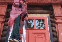 В старой усадьбе Пензы установили копию дореволюционной двери
