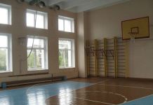 В Пензенской области тренер упал с высоты, заменяя плафон 