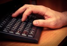Пензенцу вместо телефонов пришли камни и чехлы