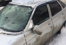  Пензенские автолюбители страдают от схода снега с крыш 