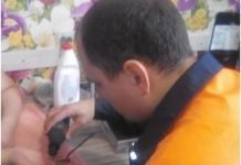Спасатели помогли молодой маме снять с пальца кольцо