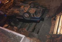 В Пензе на проспекте Победы автомобиль провалился в котлован