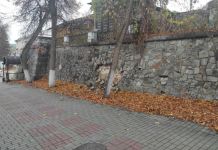 В Пензе на улице Карла Маркса разрушается историческая терраса В Пензе на улице Карла Маркса разрушается историческая терраса