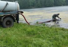 В Заречном начали очищать от водорослей пруд Лесной
