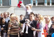 ﻿Мельниченко разрешил родителям прийти на линейки 1 сентября