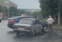 В Арбеково столкнулись“Москвич” и “BMW” 