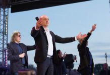 На День города тысячи пензенцев пришли послушать Хор Турецкого