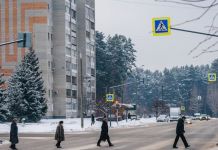В Заречном на «зебрах» становится светлее