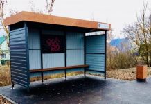 В Заре на улице Новоселов монтируют остановочные павильоны