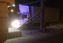 На Бакунинском мосту застрял грузовой автомобиль 