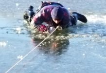 В Пензе спасатели вытащили утопающего из полыньи