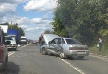 В Пензе на Аустрина возникла огромная пробка из-за ДТП 