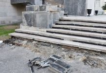 В здании мэрии Пензы ремонтируют центральный вход