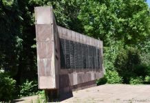 Оставить или перенести: спор о размещении стелы «Слава Героям» продолжается