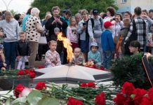 В Заречном торжественно зажгли Вечный огонь