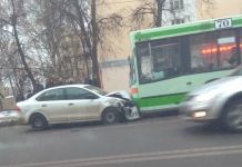 В Пензе на Ленина иномарка влетела в автобус, - соцсети
