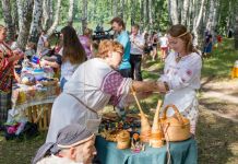 В День Ивана Купалы пензенцы плели венки и прыгали через костер 