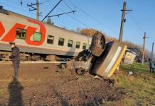 Под Пензой поезд сошел с рельсов в результате ДТП