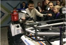 В Пензе школьникам показали современную пожарную технику 