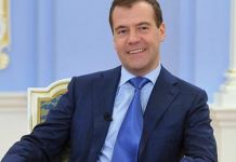 Медведев поручил Минтруду оценить идею о четырехдневной рабочей неделе