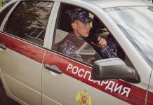 В пензенском баре посетителю разбили телефон и порвали куртку