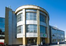 В Заречном загорелся торговый центр