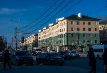 В сети обсуждают наглый маневр водителя иномарки.ВИДЕО