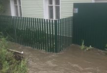 Домик у моря: на улице Придорожной затопило жилой дом
