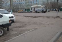 В Пензе ОМОН перекрыл улицу на броневике