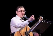 В Заречном выступил известный исполнитель бардовской песни Тимур Шаов