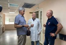 Врачи в Пензе спасли коллегу, упавшего с параплана