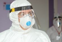 Губернатор побывал в «красной зоне» для больных ковидом