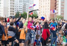 Пензенцы праздновали победу российских футболистов на Юбилейной площади 
