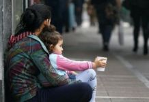 Пензячка обучала своих детей попрошайничеству 
