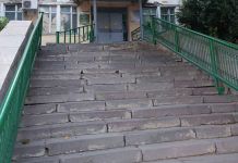 Пензенцы жалуются на состояние лестницы поликлиники №11