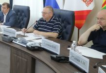 Олег Мельниченко поручил оперативно отвечать на вопросы граждан