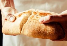 Жительница Пензы приобрела хлеб с мясной начинкой