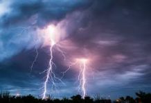 В Заречном подросток погиб, снимая грозу на телефон
