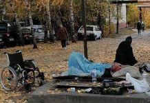 Жители с ул. Рахманинова недовольны соседством с бездомными