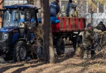 Зареченцы включились в работу по весенней уборке города
