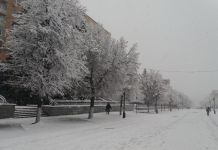 В Пензе снегоуборочная техника разрушает плитку на улице Московской