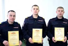 Сотрудники Росгвардии спасли мужчину из-подо льда