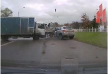В Пензе водитель грузовика въехал во встречную легковушку
