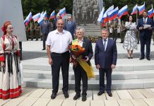 Двум пензенцам вручили регалии почетных граждан Пензы