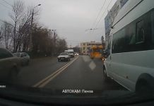 Маршрутчик чуть не спровоцировал аварию в Пензе