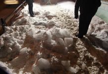 На пензячку на улице Попова с крыши дома упала ледяная глыба